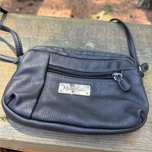 Sleek Black Crossbody Bag for Everyday Use